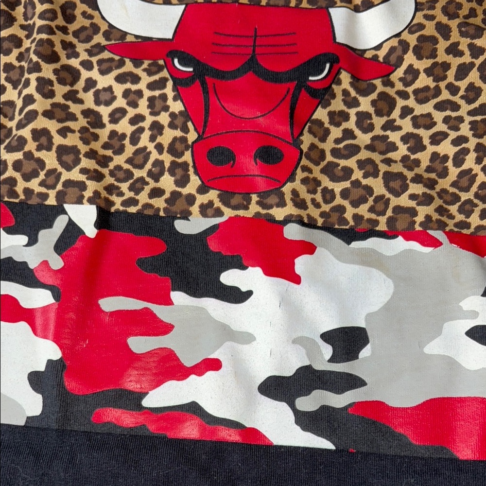 Express Men’s Chicago Bulls Cheetah Zebra Camo Black Graphic T-ShirtSize Medium - Picture 3 of 7